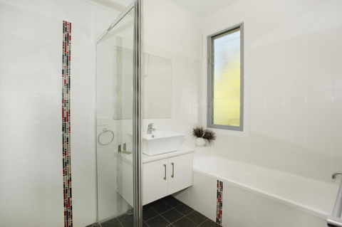 224 Centenary Heights Road Coolum Beach, 500 Dollar Bond, Linen Included - QLD Tourism 9