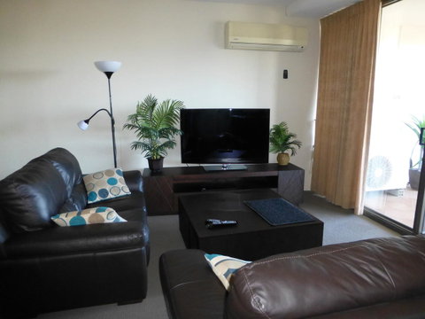 The Oasis Apartments - QLD Tourism 7