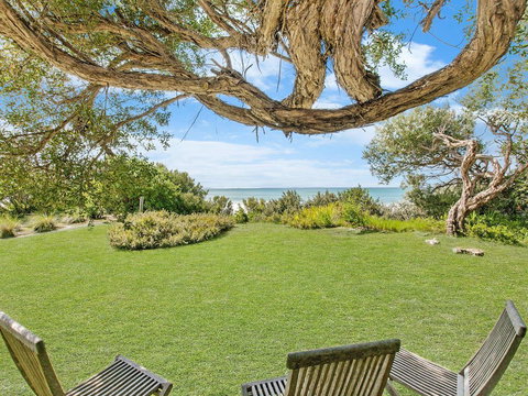 Waters Edge - Queensland Tourism 0