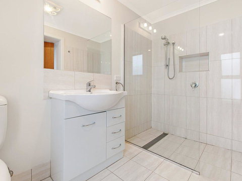 Waters Edge - Queensland Tourism 2