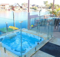 Waterside Resort Style - QLD Tourism