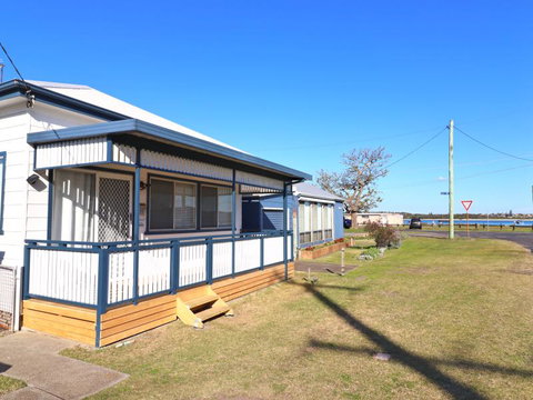 Waterside Retreat - Queensland Tourism 1