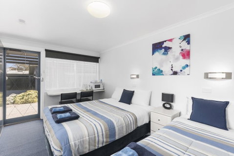 Wattle Grove Motel Maryborough - QLD Tourism 3