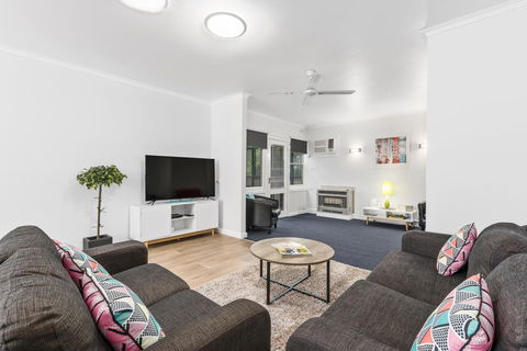 Wattle Grove Villa - Queensland Tourism 3