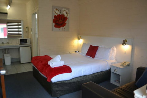 Wattle Motel - QLD Tourism 0