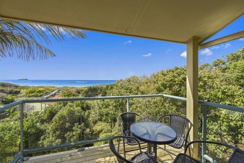 Waves At Sapphire - QLD Tourism 3