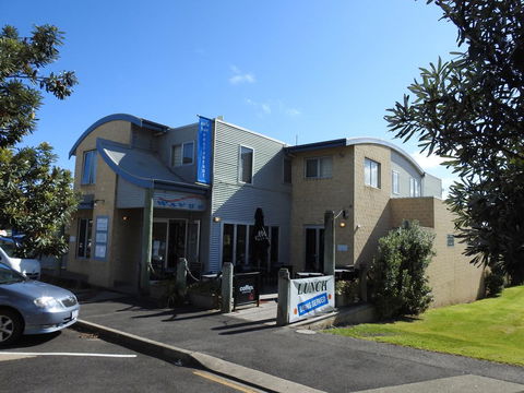 Waves Luxury Suites - QLD Tourism 3