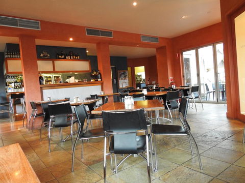 Waves Luxury Suites - QLD Tourism 0