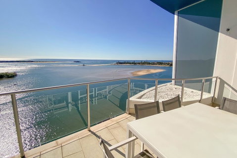 Waves Maroochy River - QLD Tourism 2