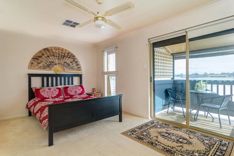 West Lakes Townhouse - QLD Tourism 0