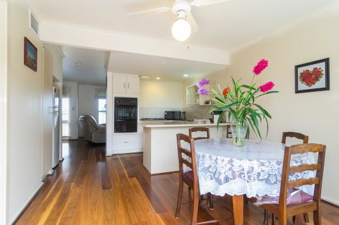 West Lakes Townhouse - QLD Tourism 2