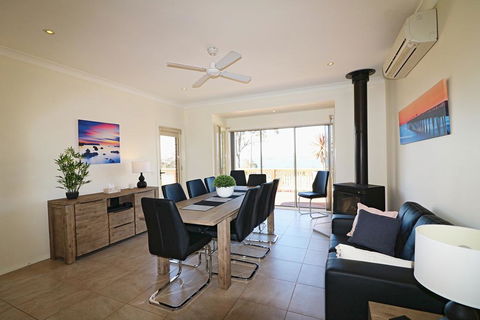 Whale Cove Circuit - Queensland Tourism 2