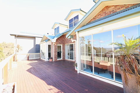 Whale Cove Circuit - Queensland Tourism 3