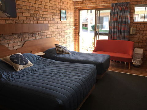 Whale Fisher Motel - Queensland Tourism 2