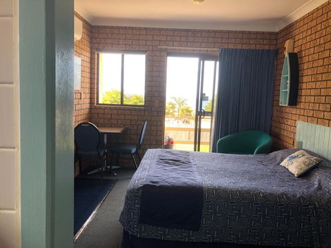 Whale Fisher Motel - Queensland Tourism 1