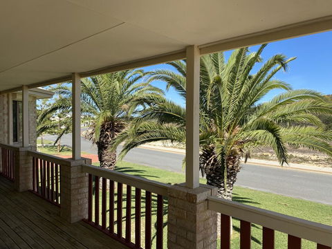 Whispering Palms - QLD Tourism 1