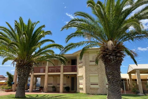 Whispering Palms - QLD Tourism 0