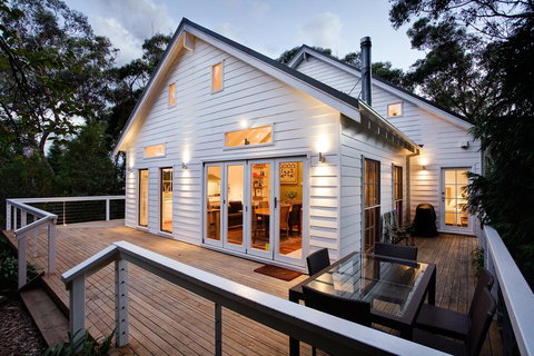 White Cottage - Queensland Tourism 1