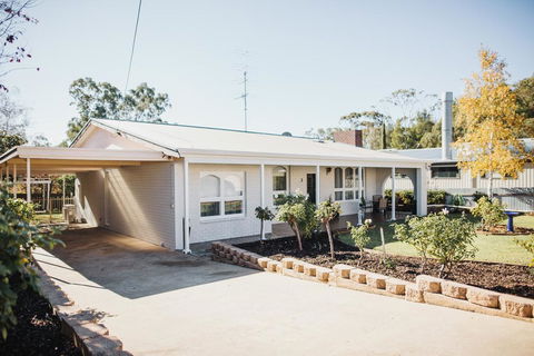 White On Wright Clare - QLD Tourism 1