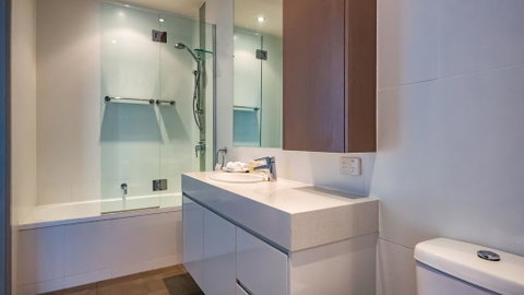 White Shells Luxury Apartments - QLD Tourism 1