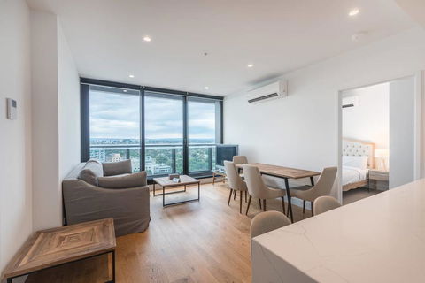 Whitehorse Tower 2 Bedroom 2 Bath - Queensland Tourism 0
