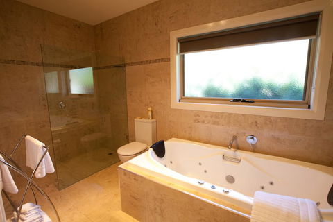 Wild Cattle Creek Estate - QLD Tourism 3