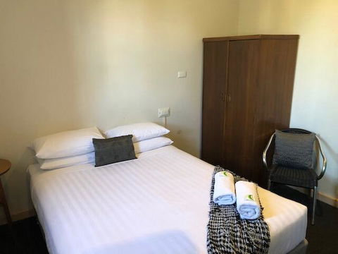 William Farrer Hotel - Queensland Tourism 1