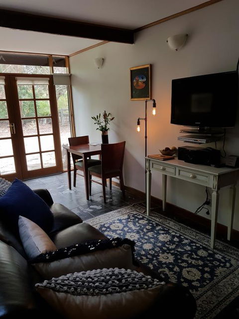 William Hunt's Retreat - Redwood Studio - QLD Tourism 3