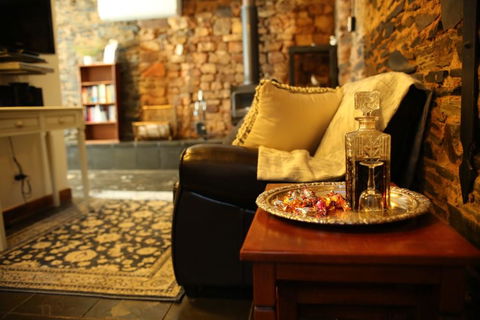 William Hunt's Retreat - Redwood Studio - QLD Tourism 1