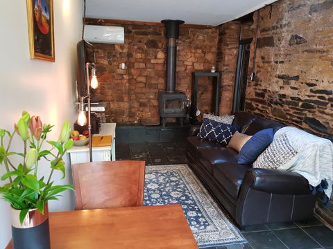 William Hunt's Retreat - Redwood Studio - QLD Tourism 0