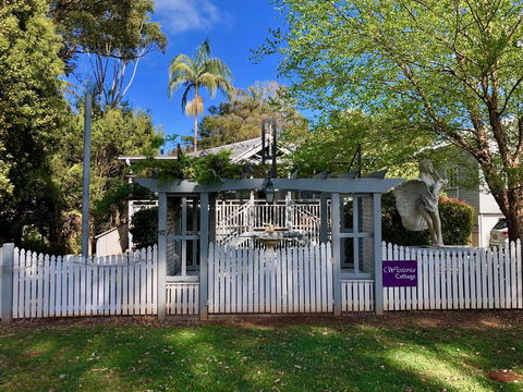 Wisteria Cottage 95 Main Western Road - QLD Tourism 0
