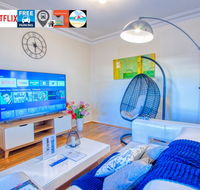 Wollongong station holiday house with Wi-Fi75 Inch TV NetflixParkingBeach - Queensland Tourism