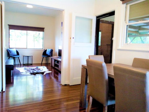 Wombat Cottage Albury - QLD Tourism 3