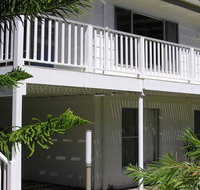 Wonky Pine Beach House NARRWALLEE- 4 bedroom - QLD Tourism