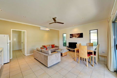 Woodgate Beach Houses - Queensland Tourism 1