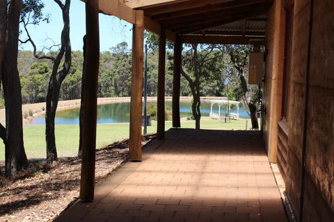 Woodstone Goanna Cottage - Queensland Tourism 1