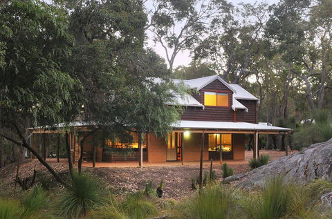 Woodstone Goanna Cottage - Queensland Tourism 0