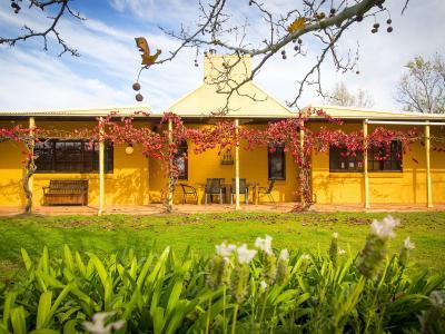 Woolshed Hill Estate - QLD Tourism 0