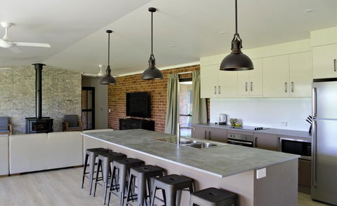 Woolshed Hill Estate - QLD Tourism 1