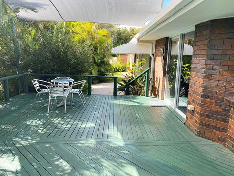 Woorim Secluded Palms Villa - QLD Tourism 0
