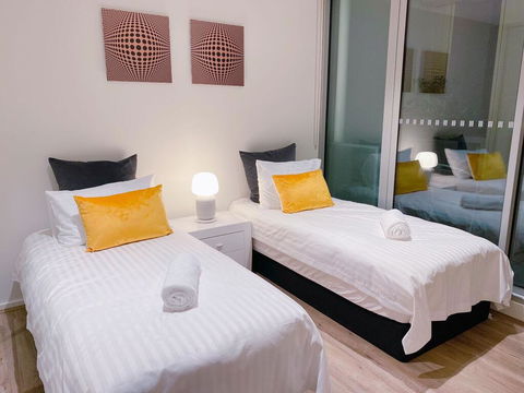 Xu's Residence@888 Collins St - QLD Tourism 3