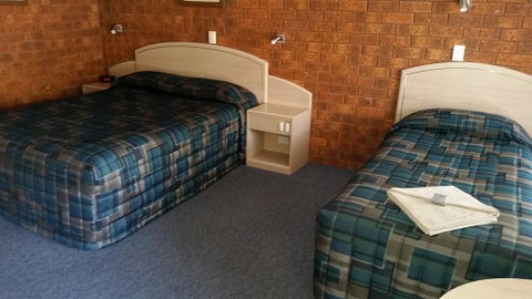 Yambil Inn - QLD Tourism 1