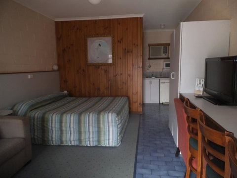 Yarragon Motel - QLD Tourism 3
