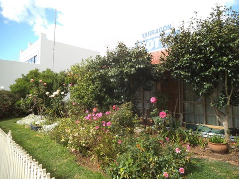 Yarragon Motel - QLD Tourism 1