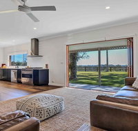 Your Luxury Escape - Paul's Farmhouse at Newrybar - QLD Tourism