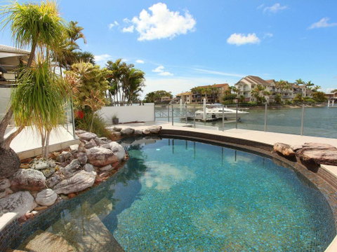 Yulunga 20 - 4 BDRM Canal Home With Pool - QLD Tourism 0