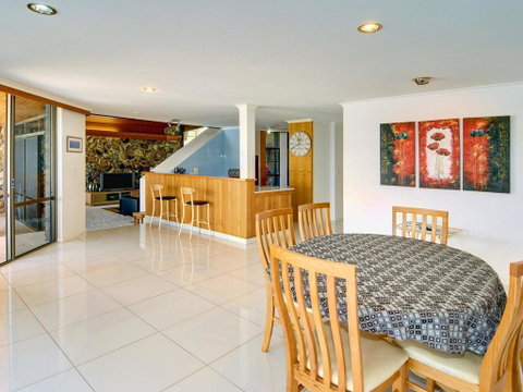 Yulunga 20 - 4 BDRM Canal Home With Pool - QLD Tourism 2
