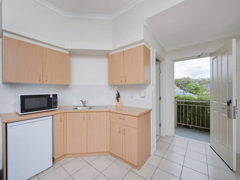 Zenith Studio, Unit 4/10 Messines Street - QLD Tourism 1