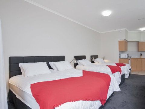 Zenith Studio, Unit 4/10 Messines Street - QLD Tourism 2