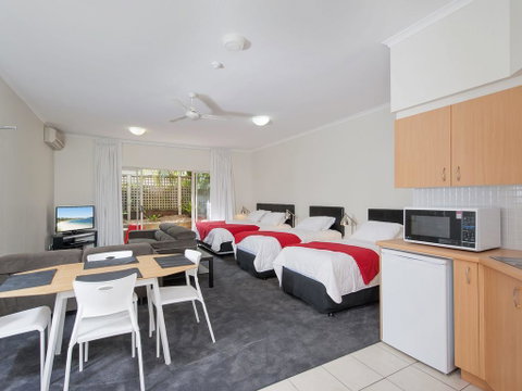 Zenith Studio, Unit 4/10 Messines Street - QLD Tourism 3